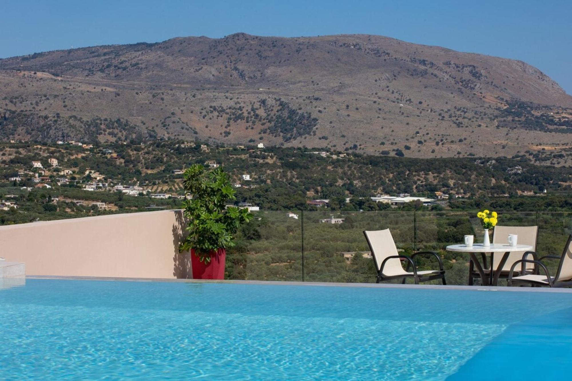 Iconic With Private Pool And Sea View Villa *